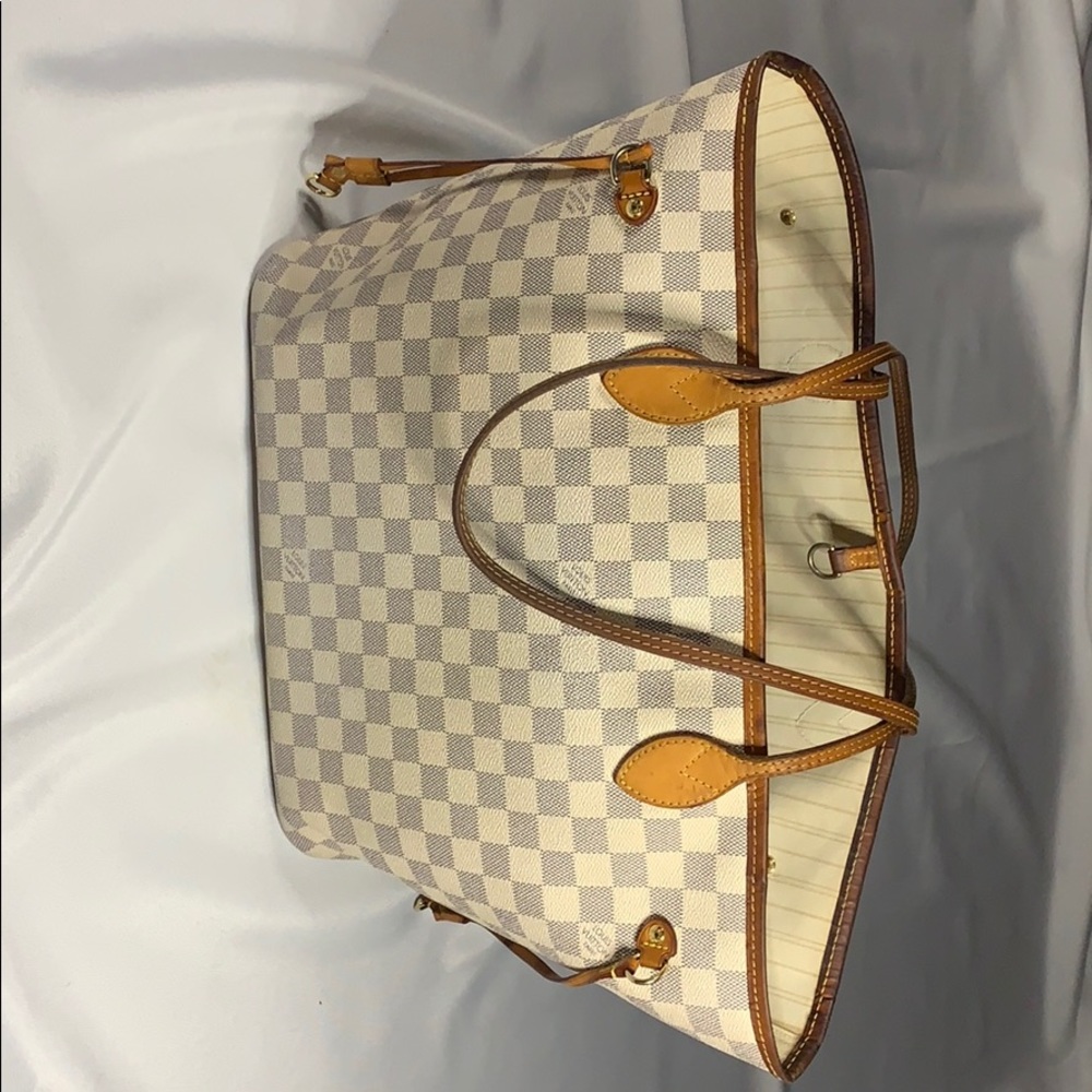 Authentic Louis Vuitton Never Full MM